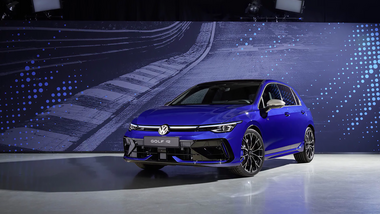 Компания Volkswagen представила обновленный Golf R 2025 года