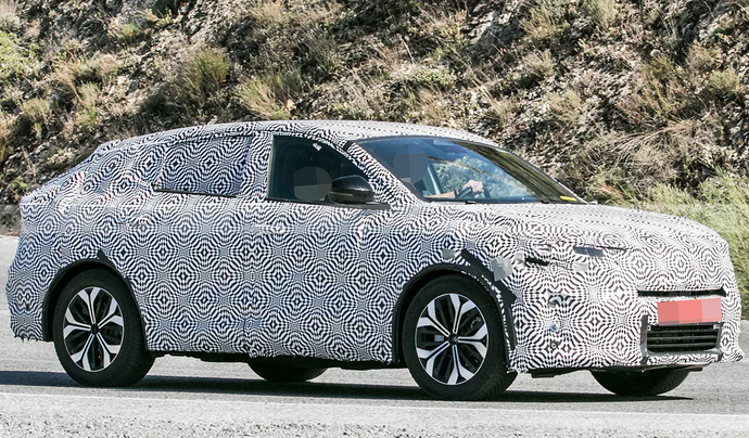 Компания Renault представила новый внедорожник Austral Coupе