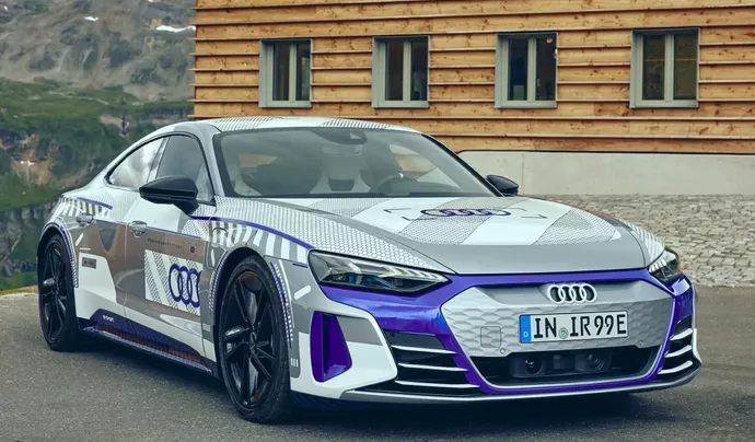 Audi представила эксклюзивную версию RS e-tron GT