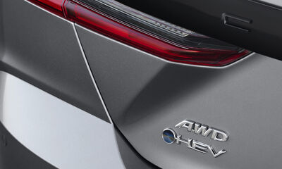 Toyota Camry 2025 года будет оснащена гибридным полным приводом