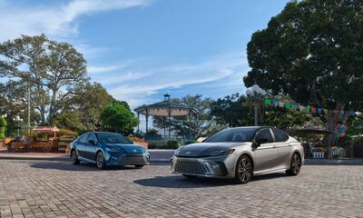 Toyota Camry 2025 года станет только гибридной