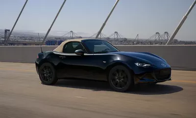Компания Mazda обновила легендарный MX-5