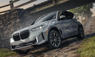BMW представила кроссовер X5 в юбилейной версии Silver Anniversary Edition