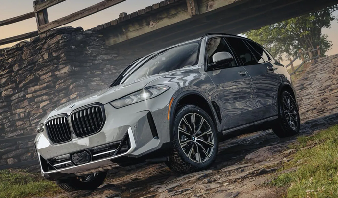 BMW представила кроссовер X5 в юбилейной версии Silver Anniversary Edition